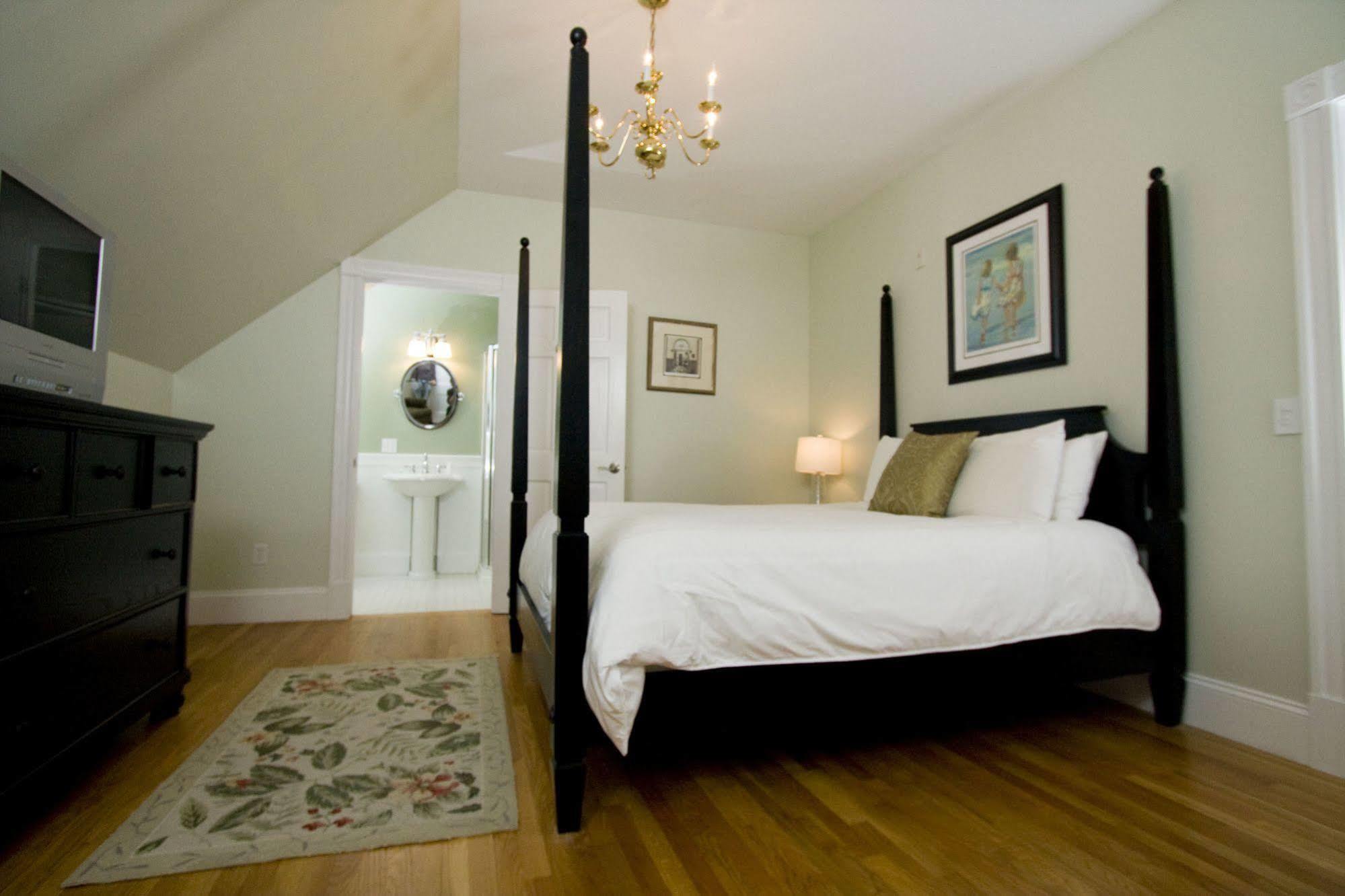 Bed and Breakfast Paws On Pelham (Adults Only) Newport Zewnętrze zdjęcie